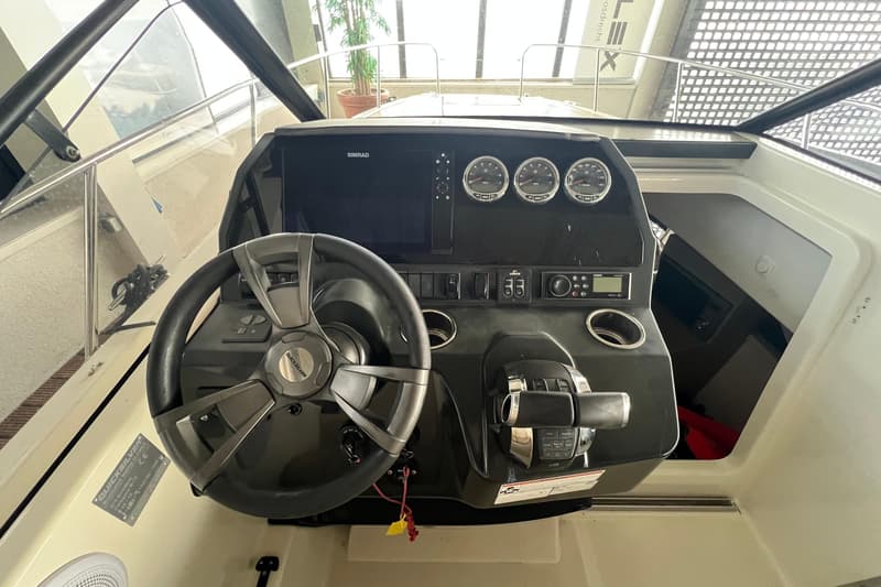 Quicksilver Activ 875 Sundeck foto 16