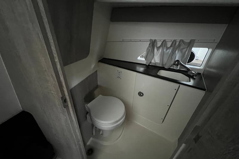 Quicksilver Activ 875 Sundeck foto 18