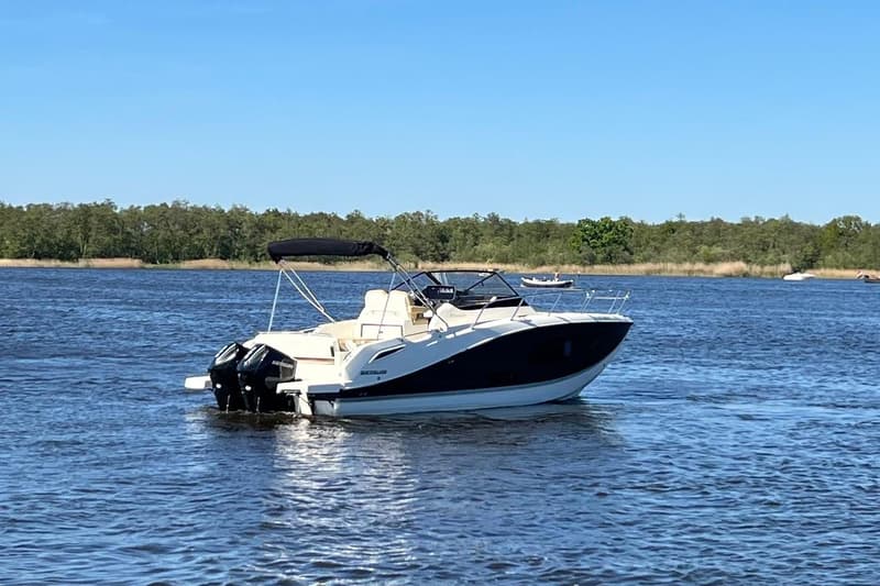 Quicksilver Activ 875 Sundeck foto 4