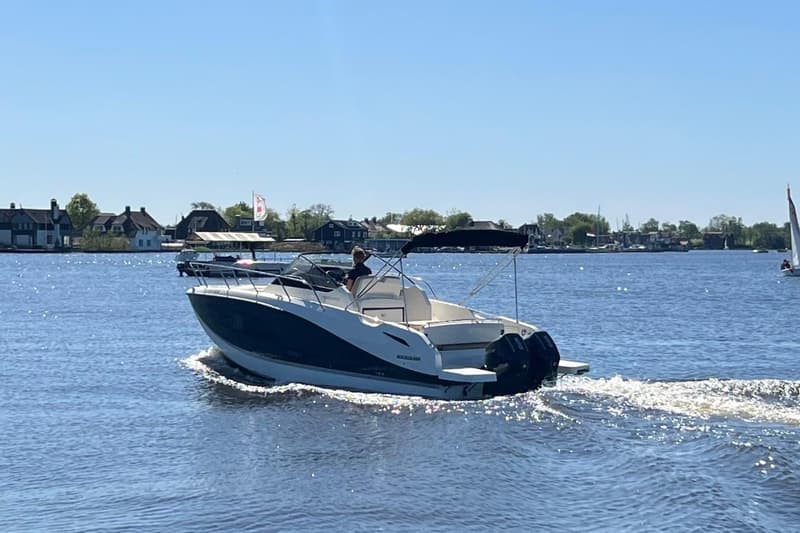 Quicksilver Activ 875 Sundeck foto 8