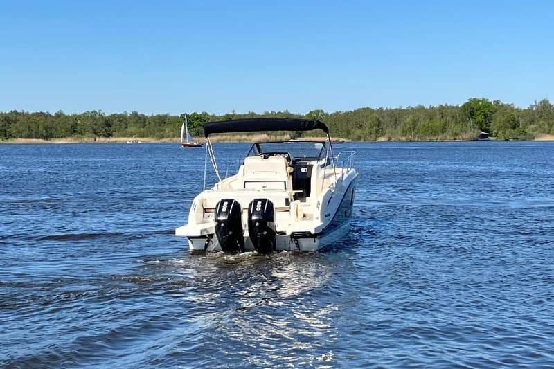 Quicksilver Activ 875 Sundeck foto 10