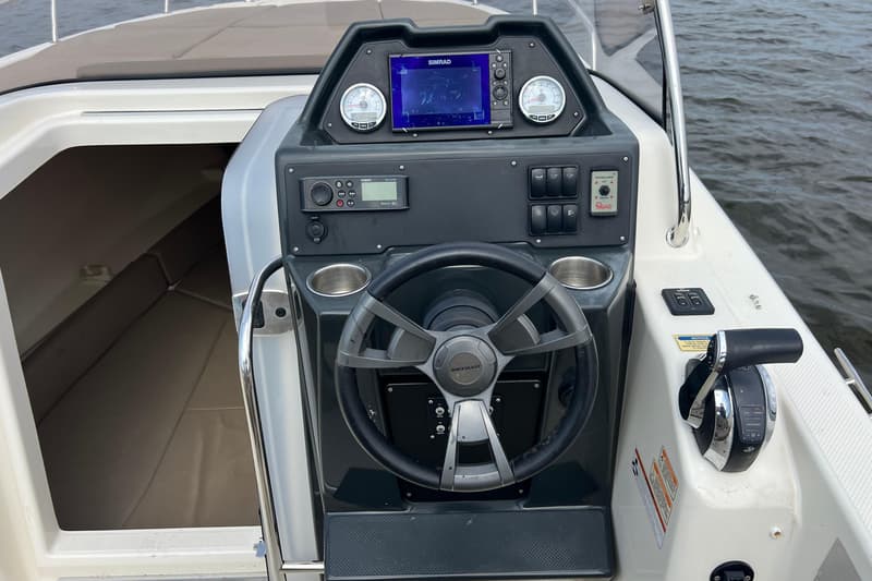 Quicksilver Activ 755 Sundeck foto 10
