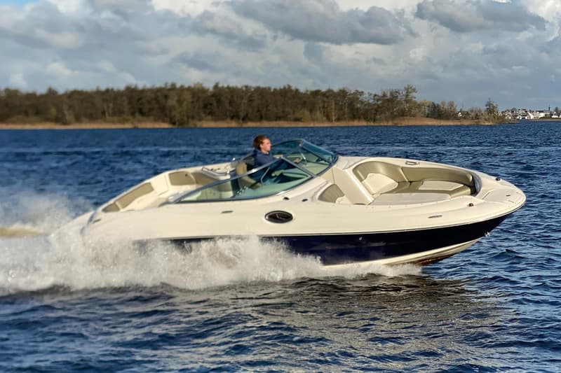 Sea Ray 240 Sundeck foto 1