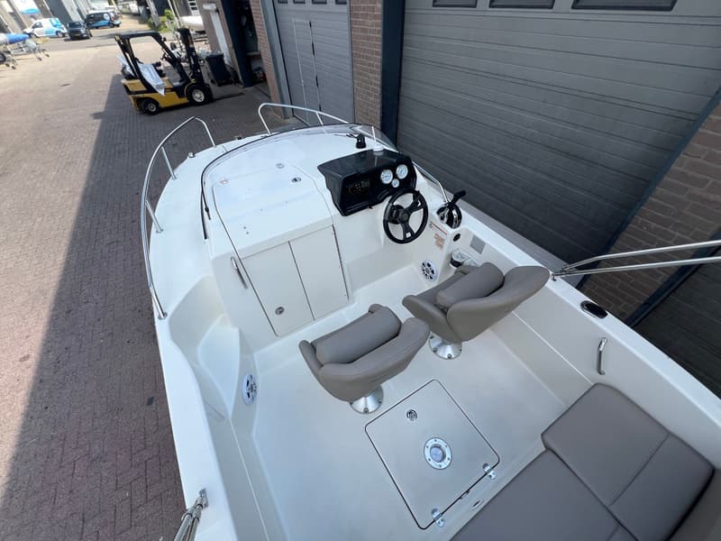 Quicksilver 455 Cabin foto 2