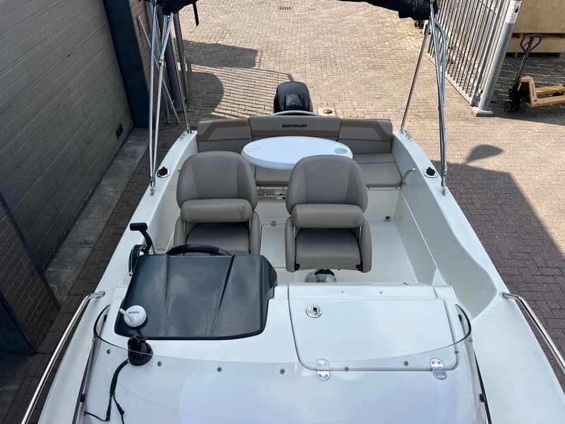 Quicksilver 455 Cabin foto 11