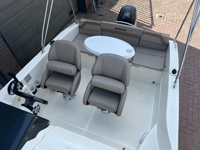 Quicksilver 455 Cabin foto 3