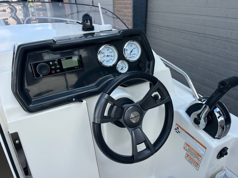 Quicksilver 455 Cabin foto 4