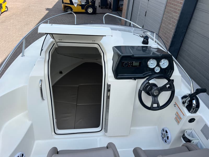 Quicksilver 455 Cabin foto 5