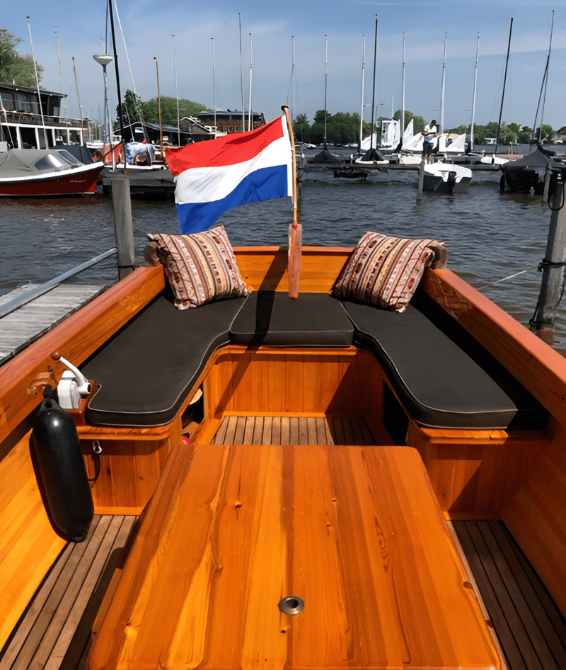 Prachtige houten sloep 7m. 6-8 pers. zonder motor foto 3