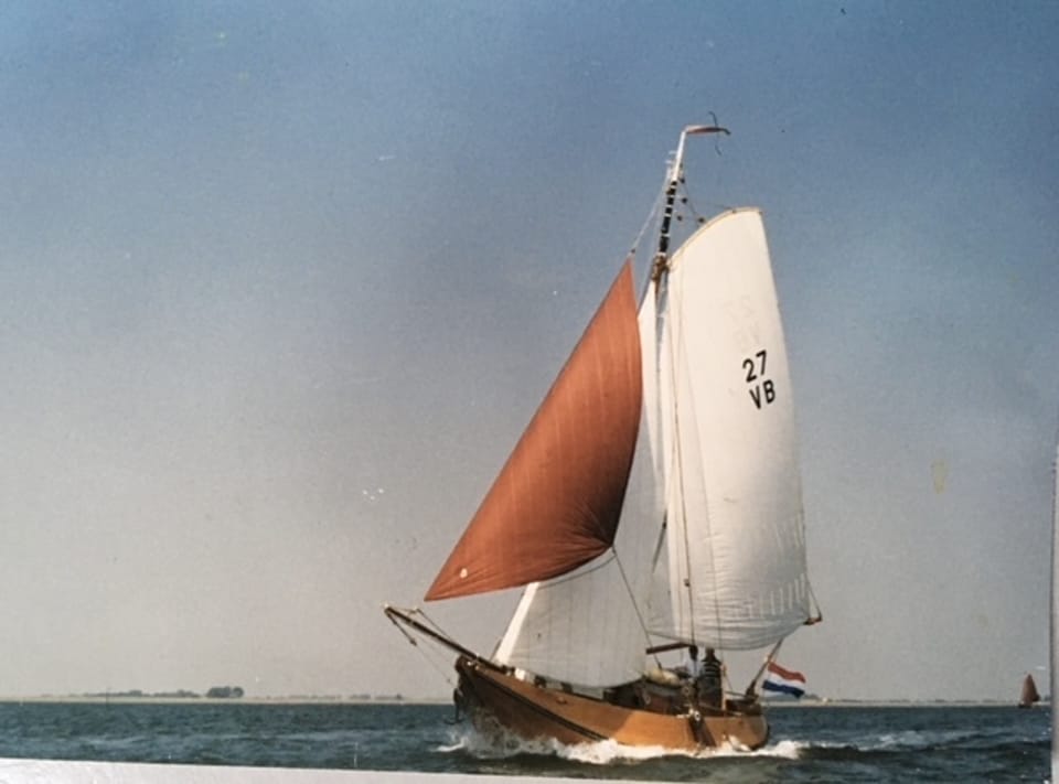 Hoogaars Platbodem 1949 – historisch jacht met nieuwe aandrijving - Foto 1