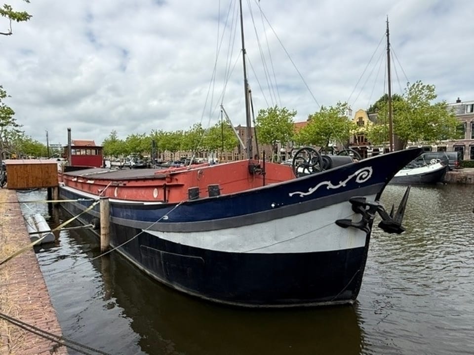 Woonschip Klipper 1910 – historisch woonschip met roef-uitzicht - Foto 37