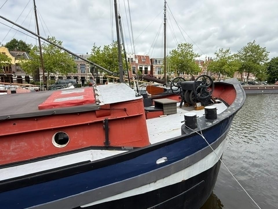 Woonschip Klipper 1910 – historisch woonschip met roef-uitzicht - Foto 39