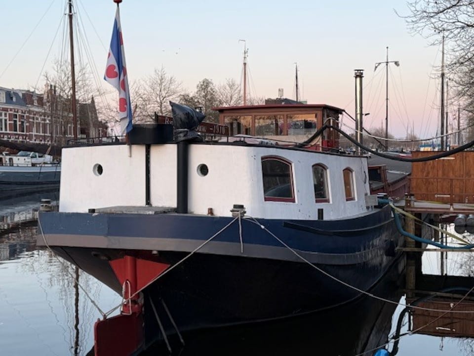 Woonschip Klipper 1910 – historisch woonschip met roef-uitzicht - Foto 8