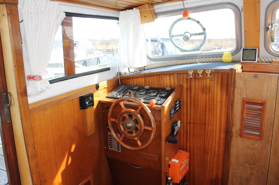 Peereboom Kruiser GSAK 1979 – stalen motorboot met centrale stuurstand - Foto 26