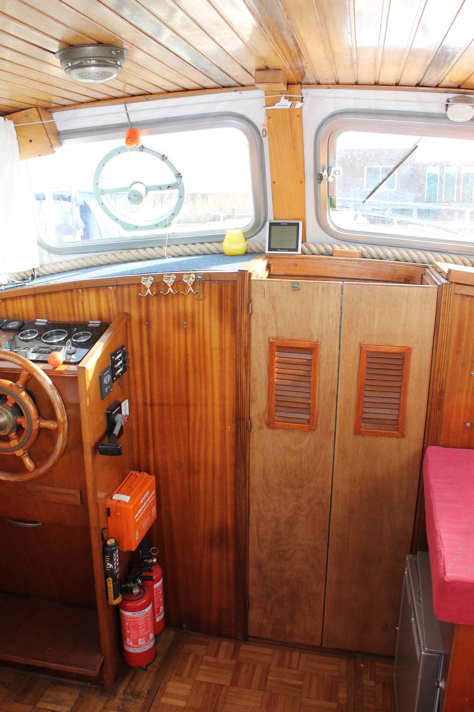Peereboom Kruiser GSAK 1979 – stalen motorboot met centrale stuurstand - Foto 27