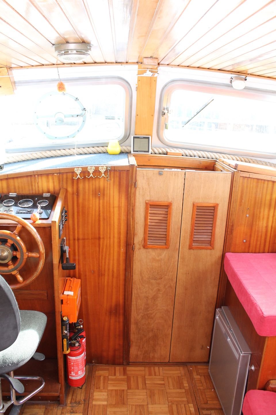 Peereboom Kruiser GSAK 1979 – stalen motorboot met centrale stuurstand - Foto 33