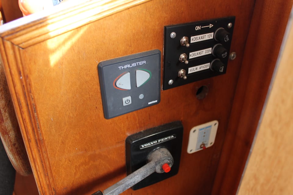 Peereboom Kruiser GSAK 1979 – stalen motorboot met centrale stuurstand - Foto 35
