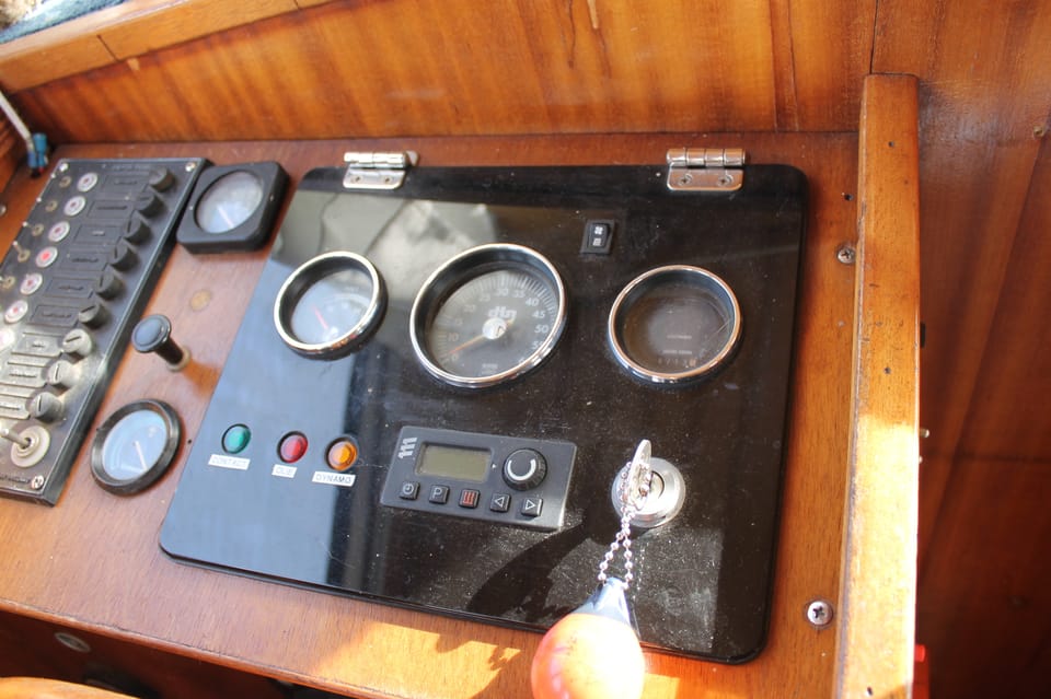 Peereboom Kruiser GSAK 1979 – stalen motorboot met centrale stuurstand - Foto 38