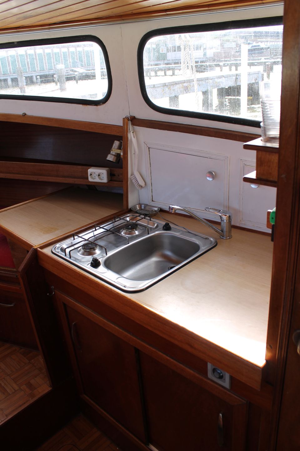 Peereboom Kruiser GSAK 1979 – stalen motorboot met centrale stuurstand - Foto 43