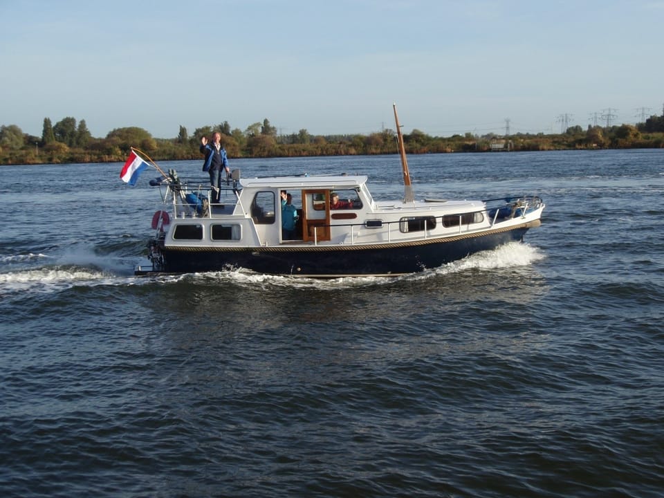 Peereboom Kruiser GSAK 1979 – stalen motorboot met centrale stuurstand - Foto 56