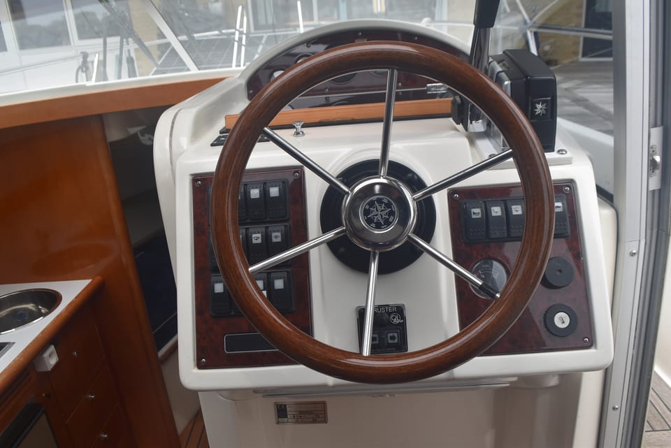 Aquador 25C 2004 – Finse sportieve daycruiser met 170 pk - Foto 12