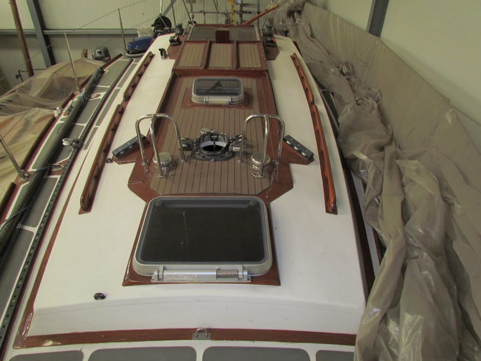 Waarschip 900+ 1986 – Houten zeiljacht met volledige stahoogte - Foto 25