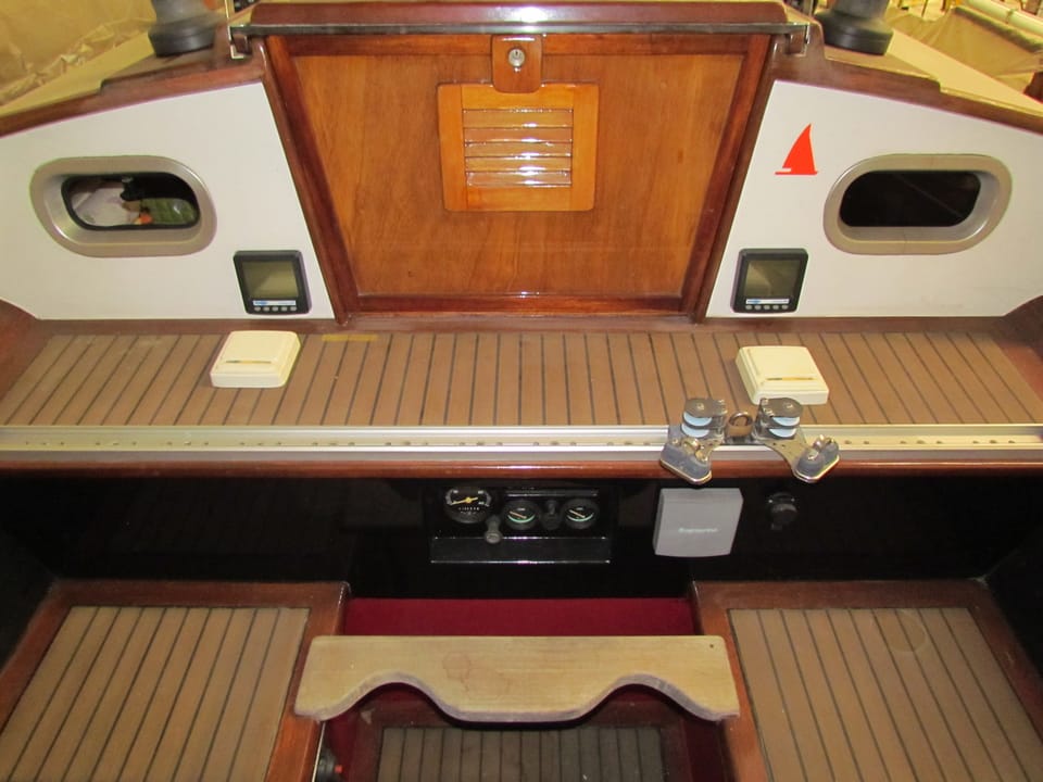 Waarschip 900+ 1986 – Houten zeiljacht met volledige stahoogte - Foto 30