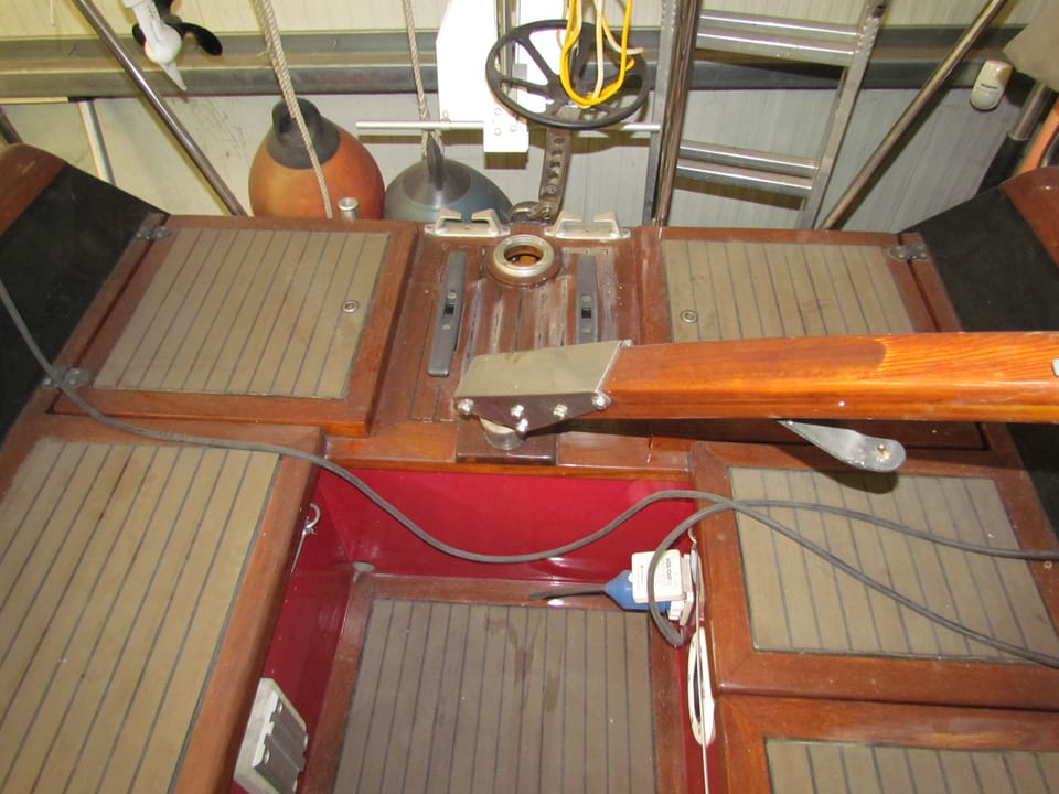 Waarschip 900+ 1986 – Houten zeiljacht met volledige stahoogte - Foto 29