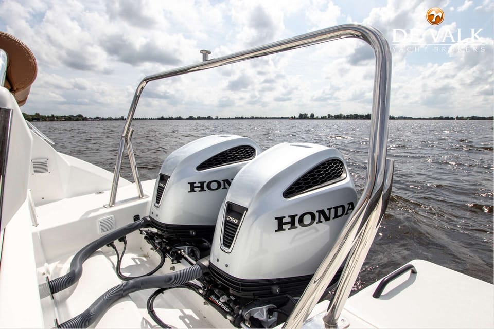 Beneteau Flyer 9 Spacedeck 2023 – 42 knopen met dubbele Honda's - Foto 37