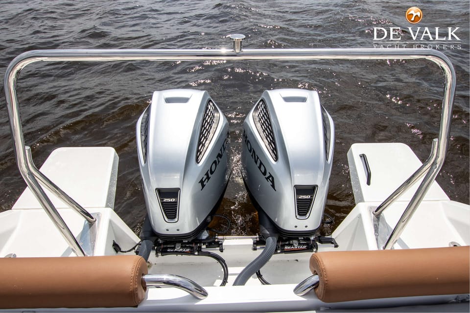 Beneteau Flyer 9 Spacedeck 2023 – 42 knopen met dubbele Honda's - Foto 38