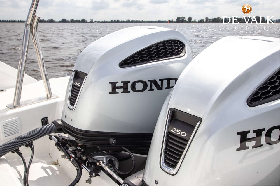 Beneteau Flyer 9 Spacedeck 2023 – 42 knopen met dubbele Honda's - Foto 39