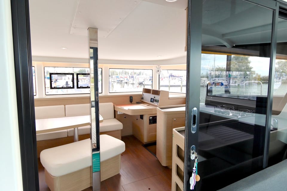 Lagoon 42 2024 – catamaran met 142 motoruren en 3 hutten - Foto 2