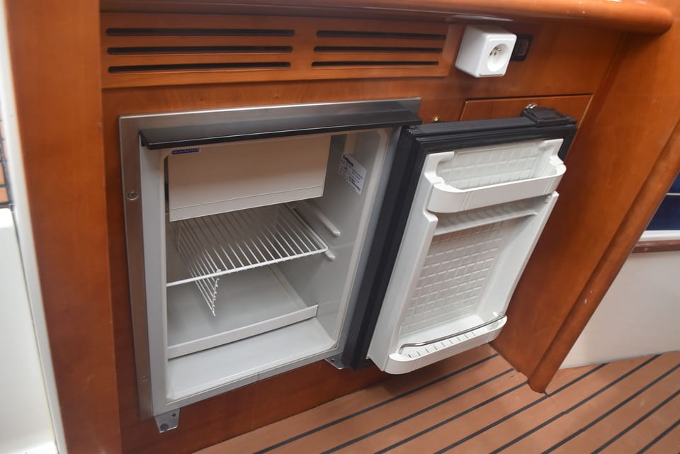 Aquador 25C 2004 – Finse sportieve daycruiser met 170 pk - Foto 27