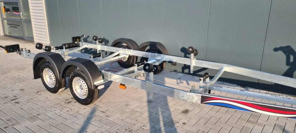 Kicktrailer KT2000 Led: Geremde Boottrailer voor Boten tot 7.5m - Foto 5