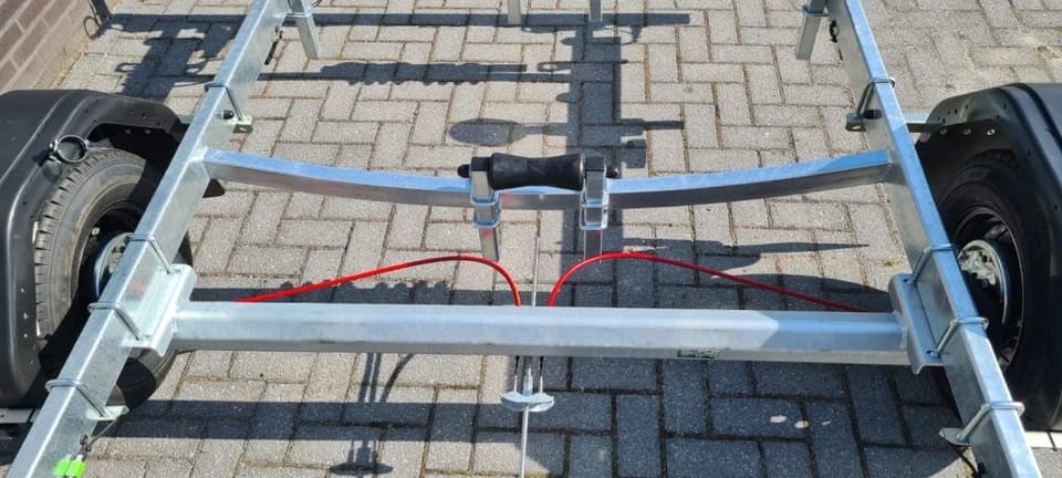 KT1300 Boottrailer Geremd 1300 kg voor boten tot 5.80m Lengte: 6.1m - Foto 9